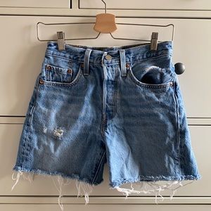 Levis 501 Mid Thigh Short